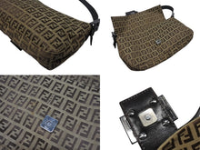 Load image into Gallery viewer, FENDI フェンディ マンマバケット ワンショルダーバッグ ズッカ柄 イタリア製 ベージュ ブラウン ブラックメタル金具 美品 中古 4b004330