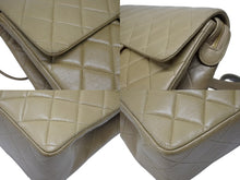 Load image into Gallery viewer, CHANEL シャネル リュック ココマーク マトラッセライン 3番台 1996年 05311 ラムスキン ベージュ ゴールド金具 美品 中古 4b004332