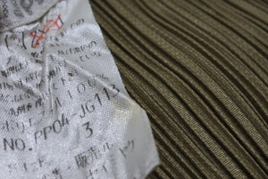 極美品 ISSEY MIYAKE イッセイミヤケ PLEATS PLEASE プリーツプリーズ ロングスカート PP04-JG113 サイズ3 カーキ系 中古 4b004350 