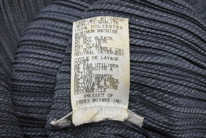 極美品 ISSEY MIYAKE イッセイミヤケ PLEATS PLEASE プリーツプリーズ タンクトップ ノースリーブ PP04-JK200 サイズ4 グレー 中古 4b004360