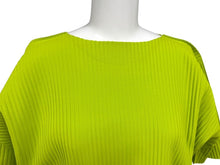 Load image into Gallery viewer, me ISSEY MIYAKE ミー イッセイミヤケ プリーツ カットソー MI92KK616 グリーン ポリエステル 美品 中古 4b004376