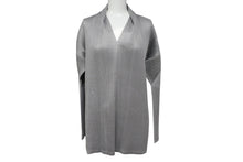 Load image into Gallery viewer, 極美品 ISSEY MIYAKE イッセイミヤケ Vネック プリーツ長袖カットソー IM13-FJ025 サイズM グレー 中古 4b004371