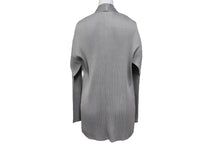 Load image into Gallery viewer, 極美品 ISSEY MIYAKE イッセイミヤケ Vネック プリーツ長袖カットソー IM13-FJ025 サイズM グレー 中古 4b004371