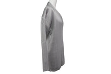 Load image into Gallery viewer, 極美品 ISSEY MIYAKE イッセイミヤケ Vネック プリーツ長袖カットソー IM13-FJ025 サイズM グレー 中古 4b004371