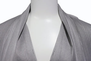 極美品 ISSEY MIYAKE イッセイミヤケ Vネック プリーツ長袖カットソー IM13-FJ025 サイズM グレー 中古 4b004371