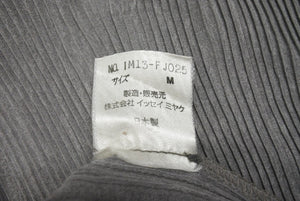 極美品 ISSEY MIYAKE イッセイミヤケ Vネック プリーツ長袖カットソー IM13-FJ025 サイズM グレー 中古 4b004371