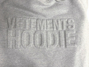 極美品 VETEMENTS ヴェトモン 24FW ILLUSION LOGO HOODIE フーディー パーカー UA65HD370G コットン グレー サイズXS 中古 4b004408