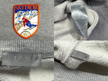 Load image into Gallery viewer, Christian Dior クリスチャンディオール DIOR Peter Doig ワッペンスウェット 213J650A0531 グレー オレンジ ブルー 美品 中古 4b004415