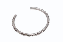 Load image into Gallery viewer, CHROME HEARTS クロムハーツ BANGLE SCOLL スクロールバンド バングル ブレスレット 重量約18.3g 1998/.925刻印 シルバー925 美品 中古 4b004425