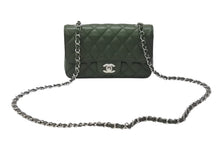 Load image into Gallery viewer, 極美品 CHANEL シャネル 横長 20cm ショルダーバッグ ランダム 25番台 ミニマトラッセショルダーチェーン グリーン系 キャビアスキン 中古 4b004431