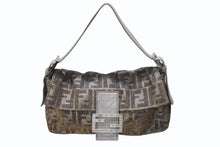 Load image into Gallery viewer, 極美品 FENDI フェンディ マンマバケット ワンショルダーバッグ 8BR600 ズッカ柄 ラインストーン ラメ シルバー ゴールド 中古 4b004444