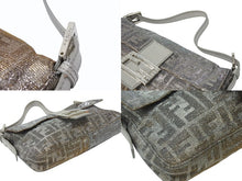 Load image into Gallery viewer, 極美品 FENDI フェンディ マンマバケット ワンショルダーバッグ 8BR600 ズッカ柄 ラインストーン ラメ シルバー ゴールド 中古 4b004444