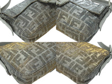 Load image into Gallery viewer, 極美品 FENDI フェンディ マンマバケット ワンショルダーバッグ 8BR600 ズッカ柄 ラインストーン ラメ シルバー ゴールド 中古 4b004444