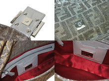 Load image into Gallery viewer, 極美品 FENDI フェンディ マンマバケット ワンショルダーバッグ 8BR600 ズッカ柄 ラインストーン ラメ シルバー ゴールド 中古 4b004444