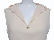 Load image into Gallery viewer, CHANEL シャネル ノースリーブ トップス P12688V07326 サイズ38 ココマーク ベージュ セーラー型 美品 中古 4b004451