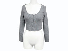 Load image into Gallery viewer, 極美品 CELINE セリーヌ クロップド カーディガン トップス 2A67S237P サイズXS 刺繍ロゴ ニット グレー 中古 4b004453