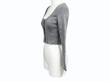 Load image into Gallery viewer, 極美品 CELINE セリーヌ クロップド カーディガン トップス 2A67S237P サイズXS 刺繍ロゴ ニット グレー 中古 4b004453