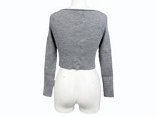 Load image into Gallery viewer, 極美品 CELINE セリーヌ クロップド カーディガン トップス 2A67S237P サイズXS 刺繍ロゴ ニット グレー 中古 4b004453