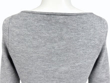 Load image into Gallery viewer, 極美品 CELINE セリーヌ クロップド カーディガン トップス 2A67S237P サイズXS 刺繍ロゴ ニット グレー 中古 4b004453