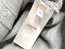 Load image into Gallery viewer, 極美品 CELINE セリーヌ クロップド カーディガン トップス 2A67S237P サイズXS 刺繍ロゴ ニット グレー 中古 4b004453