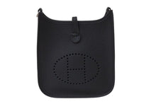 Load image into Gallery viewer, 新品未使用 HERMES エルメス エブリン TPM ショルダーバッグ ブラック K刻 トリヨンクレマンス シルバー金具 中古 4b004458