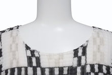 Load image into Gallery viewer, 極美品 ISSEY MIYAKE ME イッセイミヤケ スリーブ カットソー IM71FJ945 ブラック ホワイト マルチカラー 中古 4b004465