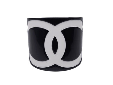 CHANEL シャネル バングル ブレスレット ココマーク 01P刻印 プラスチック ブラック ホワイト 美品 中古 4b004478