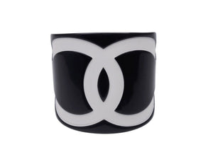 CHANEL シャネル バングル ブレスレット ココマーク 01P刻印 プラスチック ブラック ホワイト 美品 中古 4b004478