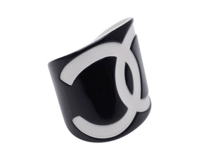 CHANEL シャネル バングル ブレスレット ココマーク 01P刻印 プラスチック ブラック ホワイト 美品 中古 4b004478