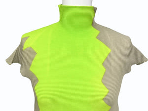 極美品 ISSEY MIYAKE イッセイミヤケ PLEATS (T.) プリーツ 半袖トップス MM02FT909 サイズM サンドベージュ グリーン 中古 4b004502