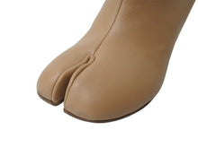 Load image into Gallery viewer, Maison Margiela メゾンマルジェラ 22 TABI タビパンプス スプリットトゥ 足袋 靴 39WL0060 ベージュ サイズ38 美品 中古 4b004508