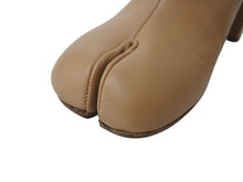 Load image into Gallery viewer, Maison Margiela メゾンマルジェラ 22 TABI タビパンプス スプリットトゥ 足袋 靴 39WL0060 ベージュ サイズ38 美品 中古 4b004508