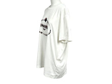 Load image into Gallery viewer, 極美品 PRADA プラダ 18AW 半袖Tシャツ UJN555 サイズXL ホワイト プリント コットン ポリエステル 刺繍 中古 4b004524