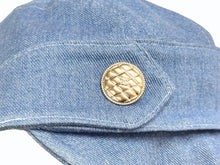 Load image into Gallery viewer, 極美品 CHANEL シャネル キャスケット キャップ 帽子 コットン ライクラ ネイビー ホワイト ゴールド金具 サイズ56 中古 4b004547