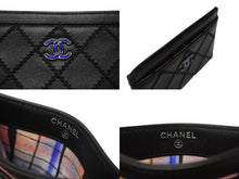 Load image into Gallery viewer, 極美品 CHANEL シャネル ココマーク カードケース 29番台 イタリア製 ラムスキン ブラック ブルー シルバー金具 中古 4b004555