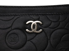 Load image into Gallery viewer, CHANEL シャネル カメリア カードケース 名刺入れ パスケース ココマーク 15番台 ラムスキン ブラック シルバー金具 美品 中古 4b004559