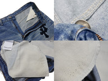 Load image into Gallery viewer, 新品未使用 CHROME HEARTS クロムハーツ × Levi&#39;s リーバイス セメタリークロスパッチ デニムミニスカート サイズ29 9パッチ 中古 4b004572