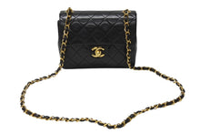 Load image into Gallery viewer, 極美品 CHANEL シャネル ミニマトラッセ 17 チェーンショルダーバッグ 2番台 ラムスキン ココマーク ブラック 中古 4b004615
