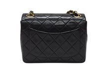Load image into Gallery viewer, 極美品 CHANEL シャネル ミニマトラッセ 17 チェーンショルダーバッグ 2番台 ラムスキン ココマーク ブラック 中古 4b004615
