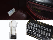 Load image into Gallery viewer, 極美品 CHANEL シャネル ミニマトラッセ 17 チェーンショルダーバッグ 2番台 ラムスキン ココマーク ブラック 中古 4b004615