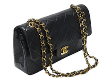 Load image into Gallery viewer, 極美品 CHANEL シャネル マトラッセ23 Wフラップ Wチェーンショルダーバッグ 2番台 ココマーク ラムスキン ブラック ゴールド金具 中古 4b004617
