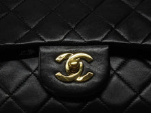 Load image into Gallery viewer, 極美品 CHANEL シャネル マトラッセ23 Wフラップ Wチェーンショルダーバッグ 2番台 ココマーク ラムスキン ブラック ゴールド金具 中古 4b004617