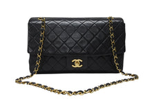 Load image into Gallery viewer, 極美品 CHANEL シャネル マトラッセ27 Sフラップ Wチェーンショルダーバッグ 1番台 ラムスキン ココマーク ブラック ポーチ付き 中古 4b004620