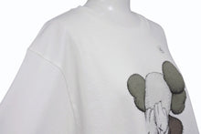 Load image into Gallery viewer, 極美品 UNIQLO ユニクロ ｘ KAWS カウズ コラボ 半袖Tシャツ ホワイト サイズ XL 中古4b005648