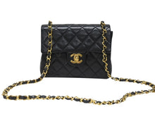 Load image into Gallery viewer, 極美品 CHANEL シャネル ミニマトラッセ 17 チェーンショルダーバッグ 1番台 ラムスキン ココマーク ブラック ゴールド金具 中古 4b004679