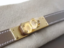 Load image into Gallery viewer, 新品未使用 HERMES エルメス ケリーエラン 2WAY ショルダーバッグ ヴォーマダム エトゥープ ゴールド金具 K刻印 2025年製 中古 4b004693