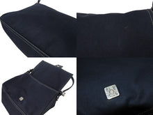 Load image into Gallery viewer, FENDI フェンディ ショルダーバッグ マンマバケット メタルバックル キャンバス ネイビーシルバー金具 美品 中古 4b004696
