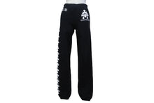 Load image into Gallery viewer, 極美品 CHROME HEARTS クロムハーツ スウェットパンツ セメタリークロスプリント コットン ブラック ホワイト サイズXS 中古 4b004751