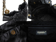 Load image into Gallery viewer, 極美品 CHANEL シャネル 22 ハンドバッグ ショルダーバッグ ランダム番台 シャイニーカーフスキン ブラック ゴールド金具 中古 4b004767