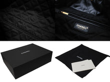 Load image into Gallery viewer, 極美品 CHANEL シャネル 22 ハンドバッグ ショルダーバッグ ランダム番台 シャイニーカーフスキン ブラック ゴールド金具 中古 4b004767